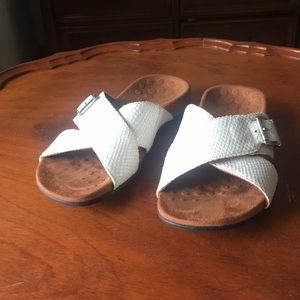 Vionic leather sandals